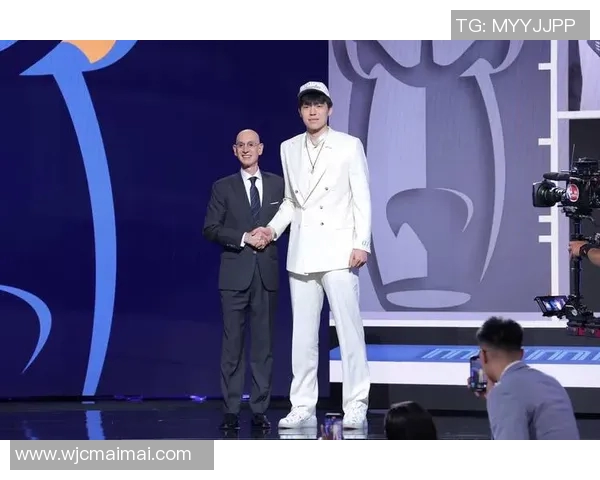 17岁杨瀚森替身惊艳崛起 身高212厘米还会三分