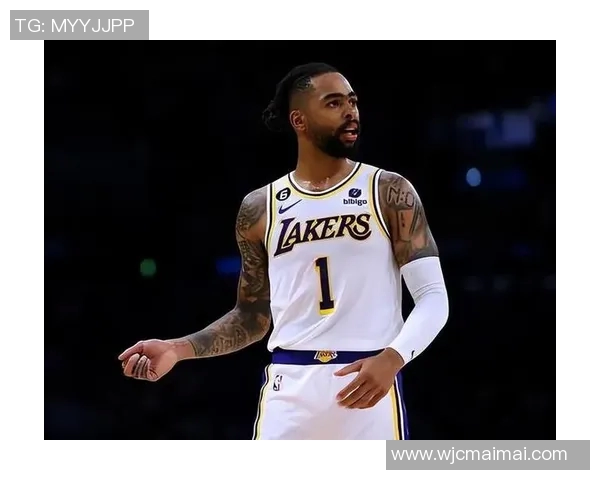 里夫斯：詹姆斯肯定在家里喝着红酒看比赛，琢磨如何帮助我们