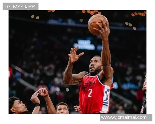 伦纳德我不知道在那嘀咕什么，但水已经泼过来了！