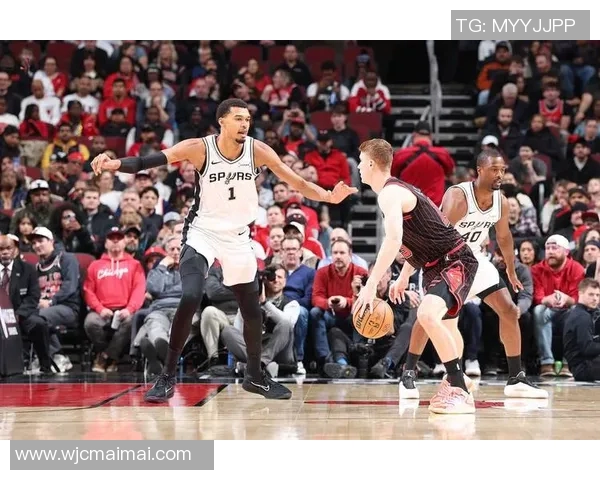 文班亚马谈搭档科内特：场上互补开拓维度，久违同场倍感默契