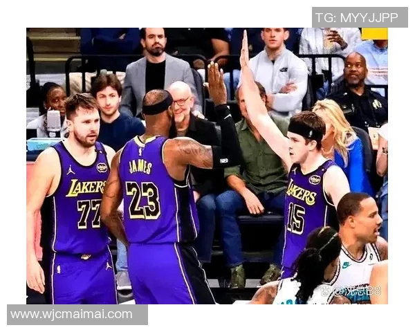 雷迪克训话见效，湖人力克国王终结三连败，詹东高效带队显团结